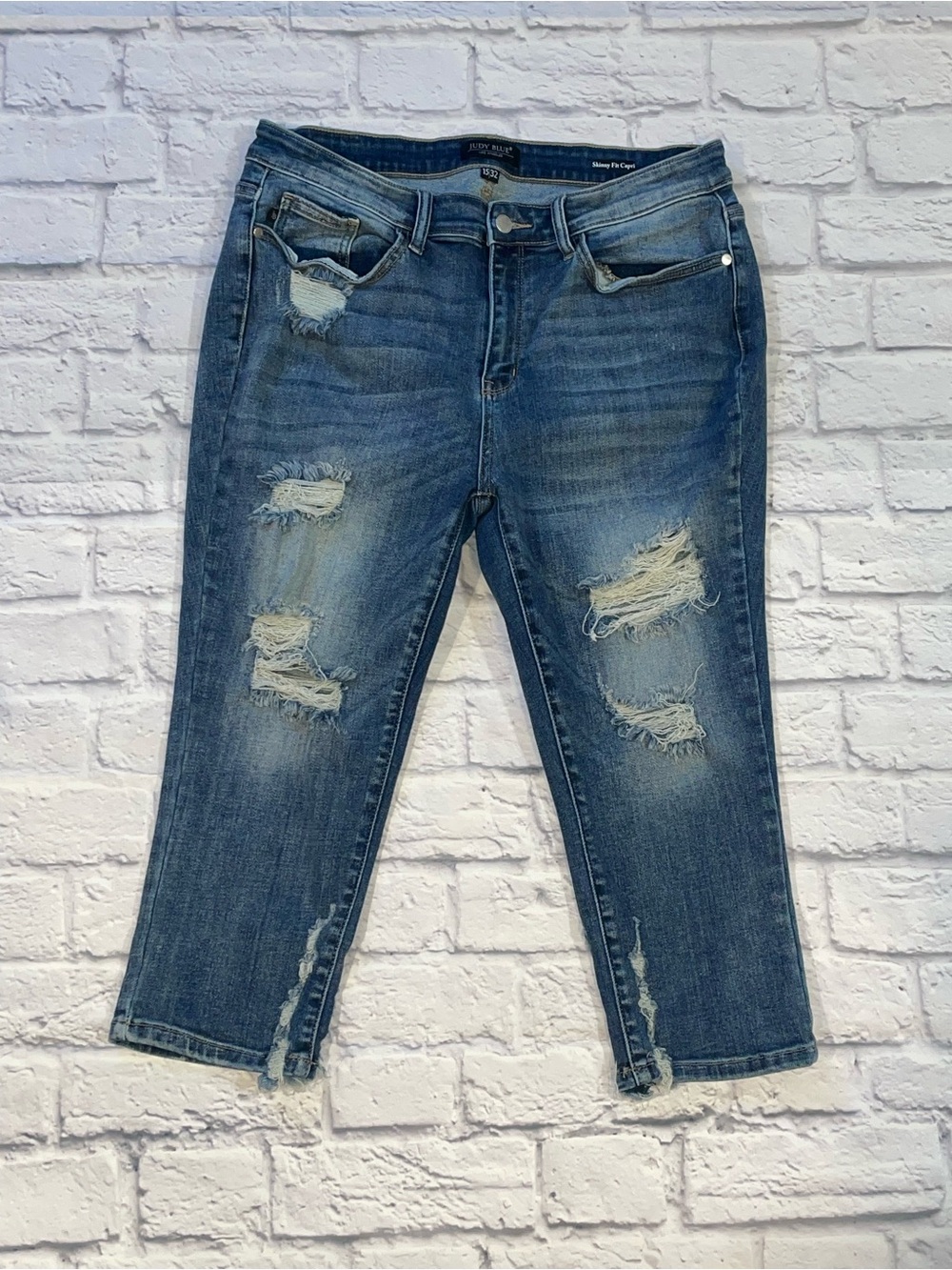 Judy Blue Jeans Skinny Fit Capri Size 15(32) Distressed Stretch JB82269MD